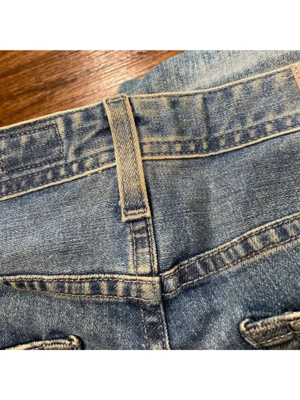 AG Matchbox Slim Straight Jean 32x34 Light Wash Dirty Distressed Grunge Sample
